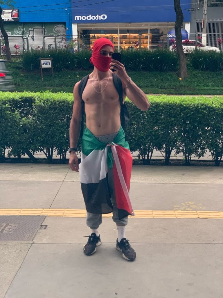 Leo Dias: militante que ficou conhecido como “gostoso da Paulista” em ato pró-Lula é acusado de fraude no INSS e roubo de dados