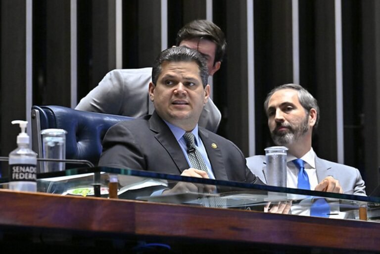 “Minha decisão”, diz Alcolumbre a Rogério Marinho (PL) sobre retirada de pauta que discutiria maioridade penal